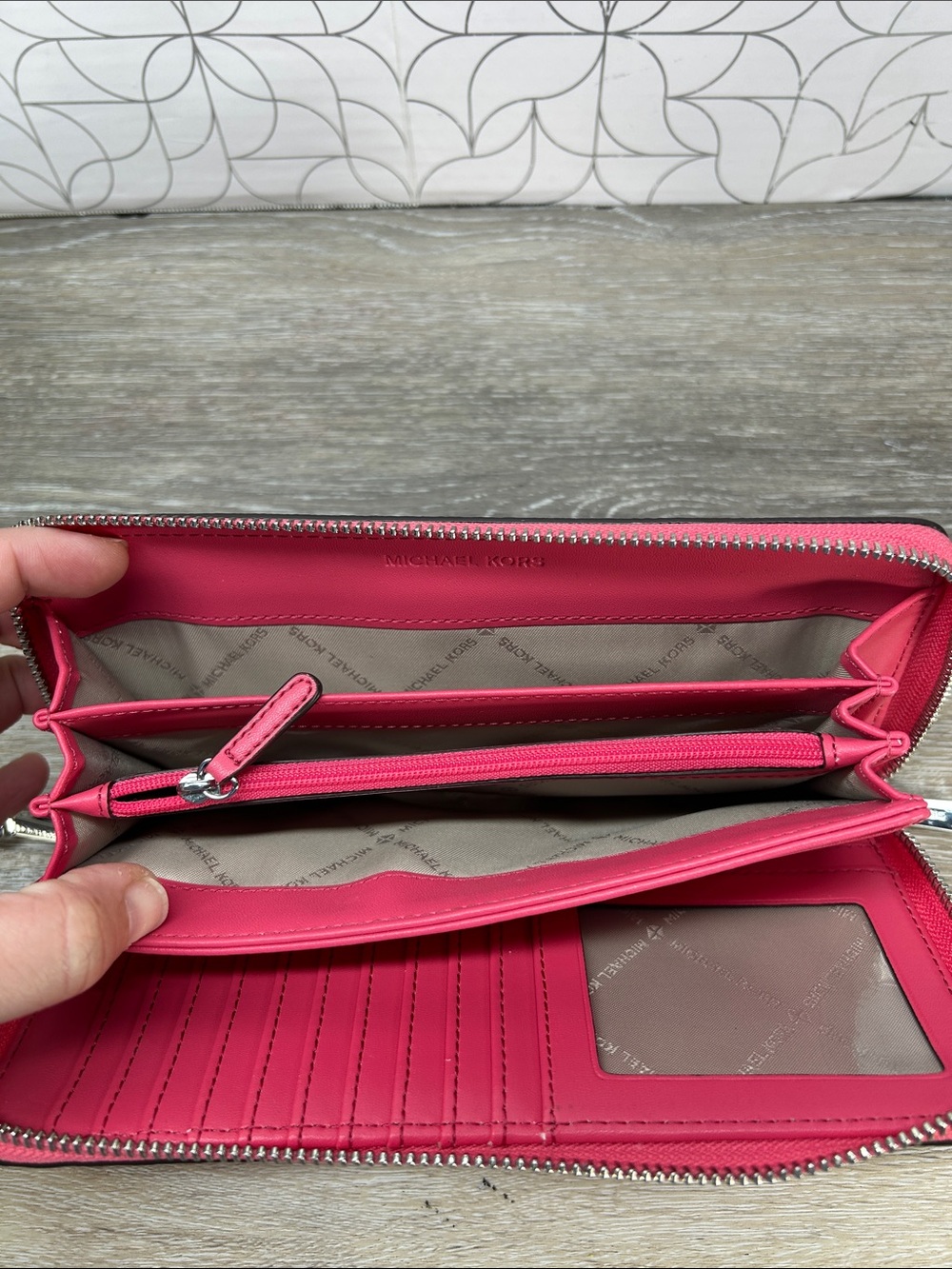 7239 Michael Kors Pink MK Signature Zip-Around Wristlet Wallet 437239 - Picture 10 of 12